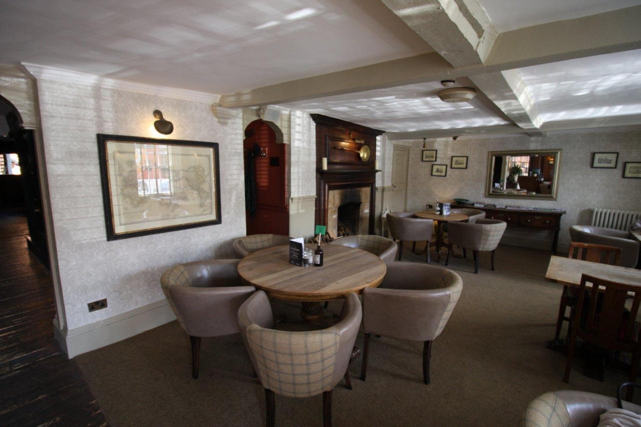 Отель The Angel In Wootton Bassett Ройал-Вуттон-Бассет Экстерьер фото